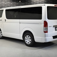 4799 令和6年式 ハイエース スーパーGL ダークプライムⅡ 2WD 2,000cc (ガソリン車)  2/5人乗車 65kmのサムネイル