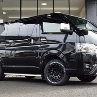 4900　令和4年式　ハイエース　スーパーGL　ダークプライムⅡ　2WD　2800cc　ディーゼル車　5人乗り　3.5万kmのサムネイル