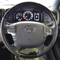 4900　令和4年式　ハイエース　スーパーGL　ダークプライムⅡ　2WD　2800cc　ディーゼル車　5人乗り　3.5万kmのサムネイル