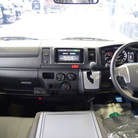 4800 令和6年式 ハイエース DX コントラPKG　2WD 2,800cc (ディーゼル車) 3/6人乗車　50kmのサムネイル
