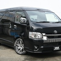 4864 令和4年式 ハイエース スーパーGL ダークプライム2　2WD 2,800cc (ディーゼル) 2/5人乗車 2.7万kmのサムネイル