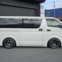4678　令和1年式　ハイエース　スーパーGL　2WD　2000cc　ガソリン車　5人乗り　4.2万km　スーパーチャージャー搭載のサムネイル