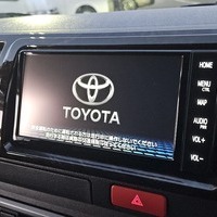 4962　令和4年式　ハイエース　スーパーGL　ダークプライムⅡ　4WD　2800cc　ディーゼル車　5人乗り　1.2万kmのサムネイル