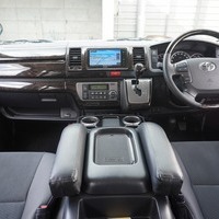 4993 平成30年式 ハイエース スーパーGL ダークプライム　2WD 2,800cc (ディーゼル) 2/5人乗車 1.5万kmのサムネイル