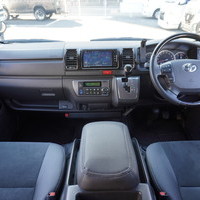 4894　令和2年式　ハイエース　スーパーGL　ダークプライムⅡ　2WD　2000cc　ガソリン車　5人乗り　6.7万kmのサムネイル