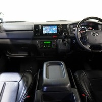 5026  令和2年式 トヨタ ハイエース スーパーGL ダークプライムⅡ 2WD 2,000cc(ガソリン車）2.9万kmのサムネイル