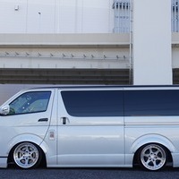 4681　平成30年式　ハイエース　スーパーGL　ダークプライムⅡ　2WD　2000cc　ガソリン車　5人乗り　3.2万km　エアサスのサムネイル