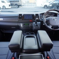 4973　ハイエース　50thアニバーサリーLIMITED　2WD　2000cc　ガソリン車　5人乗り　1.3万kmのサムネイル