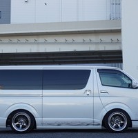 4973　ハイエース　50thアニバーサリーLIMITED　2WD　2000cc　ガソリン車　5人乗り　1.3万kmのサムネイル