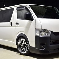 5023. 令和5年式 ハイエース DX 2WD 2,000cc ガソリン車 3/6人乗車 走行3.5キロ 検査1年付きのサムネイル