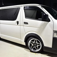 5023. 令和5年式 ハイエース DX 2WD 2,000cc ガソリン車 3/6人乗車 走行3.5キロ 検査1年付きのサムネイル