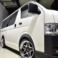5023. 令和5年式 ハイエース DX 2WD 2,000cc ガソリン車 3/6人乗車 走行3.5キロ 検査1年付きのサムネイル