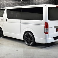 4942 令和5年式 ハイエース スーパーGL ダークプライムⅡ 2WD 2,000cc (ガソリン車) 2/5人乗車 3.0万kmのサムネイル
