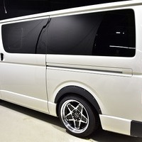 5023. 令和5年式 ハイエース DX 2WD 2,000cc ガソリン車 3/6人乗車 走行3.5キロ 検査1年付きのサムネイル