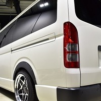 5023. 令和5年式 ハイエース DX 2WD 2,000cc ガソリン車 3/6人乗車 走行3.5キロ 検査1年付きのサムネイル