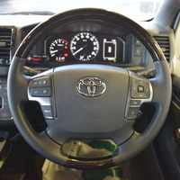 4980　令和5年式　ハイエース　スーパーGL　ダークプライムⅡ　2WD　2000cc　ガソリン車　5人乗り　1.4万km　のサムネイル