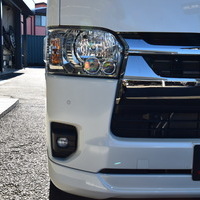 4980　令和5年式　ハイエース　スーパーGL　ダークプライムⅡ　2WD　2000cc　ガソリン車　5人乗り　1.4万km　のサムネイル