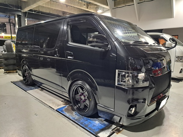CRS横浜　ハイエースカスタム　ENCSリムカラー変更！