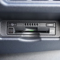 5018 令和6年式 ハイエース スーパーロング DX-GL PKG 4WD 2,800cc (ディーゼル) 2/5人乗車 660kmのサムネイル