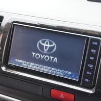 4961　令和4年式　ハイエース　スーパーGL　ダークプライムⅡ　2WD　2000cc　ガソリン車　5人乗り　8.0万kmのサムネイル