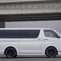 4961　令和4年式　ハイエース　スーパーGL　ダークプライムⅡ　2WD　2000cc　ガソリン車　5人乗り　8.0万kmのサムネイル