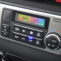 5057　令和1年式　ハイエース　スーパーGL　ダークプライムⅡ　2WD　2800cc　ディーゼル車　5人乗り　8.8万kmのサムネイル
