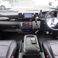 5057　令和1年式　ハイエース　スーパーGL　ダークプライムⅡ　2WD　2800cc　ディーゼル車　5人乗り　8.8万kmのサムネイル