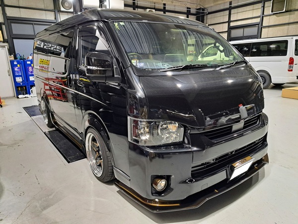 【CRS横浜】ハイエース　カスタム　迫力のフルエアロワイド作成！