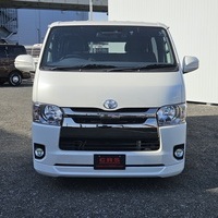 5008　令和1年式　ハイエース　スーパーGL　ダークプライムⅡ　2WD　2000cc　ガソリン車　5人乗り　4.9万kmのサムネイル