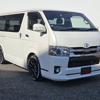 5008　令和1年式　ハイエース　スーパーGL　ダークプライムⅡ　2WD　2000cc　ガソリン車　5人乗り　4.9万kmのサムネイル