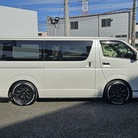 5008　令和1年式　ハイエース　スーパーGL　ダークプライムⅡ　2WD　2000cc　ガソリン車　5人乗り　4.9万kmのサムネイル