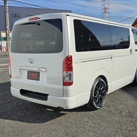5008　令和1年式　ハイエース　スーパーGL　ダークプライムⅡ　2WD　2000cc　ガソリン車　5人乗り　4.9万kmのサムネイル