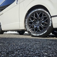 5008　令和1年式　ハイエース　スーパーGL　ダークプライムⅡ　2WD　2000cc　ガソリン車　5人乗り　4.9万kmのサムネイル
