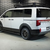 4989 令和7年式 三菱デリカ D:5 CHAMONIX 4WD 2,300cc (ディーゼル車)  8人乗りのサムネイル