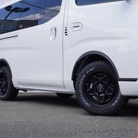 4828　キャラバン GRANDプレミアムGX 2WD 2,000cc (ガソリン車) 5人乗車 11㎞のサムネイル