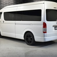 4727 平成29年式 ハイエース グランドキャビン ファインテックツアラー 2WD 2,700cc (ガソリン) 10人乗車 1.6万kmのサムネイル