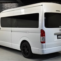 4727 平成29年式 ハイエース グランドキャビン ファインテックツアラー 2WD 2,700cc (ガソリン) 10人乗車 1.6万kmのサムネイル