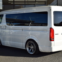 5105 令和5年式 ハイエース ワゴンGL 内装架装車両　2WD 2,700cc (ガソリン車) 10人乗車 7,000kmのサムネイル