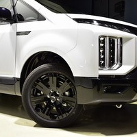 4990.令和7年式 デリカD:5 シャモニー 4WD 2,300㏄ ディーゼル車 走行8キロ 車検令和10年1月のサムネイル