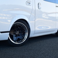 4830 キャラバン グランドプレミアムGX 2WD 2,000cc (ガソリン車) 5人乗車　のサムネイル