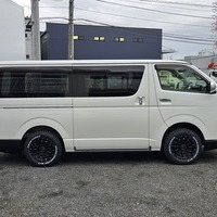 5381　平成29年式　ハイエース　スーパーGL　4WD　3000cc　ディーゼル車　5人乗り　5.6万kmのサムネイル