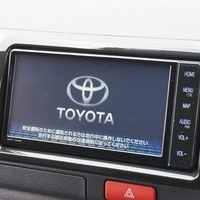 5447 登録済み未使用車 令和7年式 ハイエース スーパーGL ダークプライムS　4WD 2,800cc (ディーゼル) 2/5人乗車 7kmのサムネイル