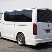 5425 平成28年式 ハイエース スーパーGL ダークプライム　2WD 2,000cc (ガソリン) 2/5人乗車 2.9万kmのサムネイル