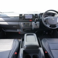 5425 平成28年式 ハイエース スーパーGL ダークプライム　2WD 2,000cc (ガソリン) 2/5人乗車 2.9万kmのサムネイル