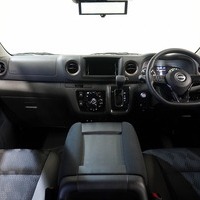 5376 日産 キャラバングランドプレミアムGX 登録済未使用車 2WD 2,500cc (ディーゼル車) 2/5人乗車 20kmのサムネイル