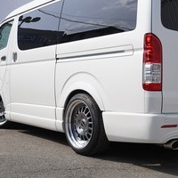 5476 内装架装車 令和4年式 ハイエース ワゴンGL　2WD 2,700cc (ガソリン) 10人乗車 3.8万kmのサムネイル