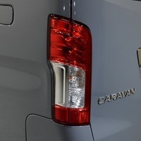 5376 日産 キャラバングランドプレミアムGX 登録済未使用車 2WD 2,500cc (ディーゼル車) 2/5人乗車 20kmのサムネイル