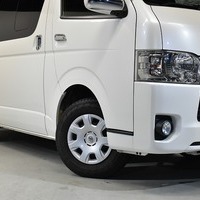 5433 平成29年式 ハイエース スーパーGL ダークプライム 2WD 2,000cc (ガソリン車) 2/5人乗車4.2万kmのサムネイル