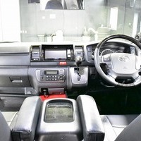 5505.平成28年式 ハイエース スーパーGL ダークプライム 2WD 3,000cc ディーゼル車 走行8.2万キロ 検査1年付きのサムネイル