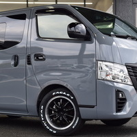 5474 キャラバン グランドプレミアムGX　50THアニバーサリー 2WD 2,000cc (ガソリン車) 5人乗車　1.3万kmのサムネイル